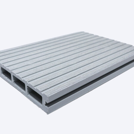 Террасная доска МПК Arte 140x22x4000 мм цвет серый на террасе частного дома в Санкт-Петербурге